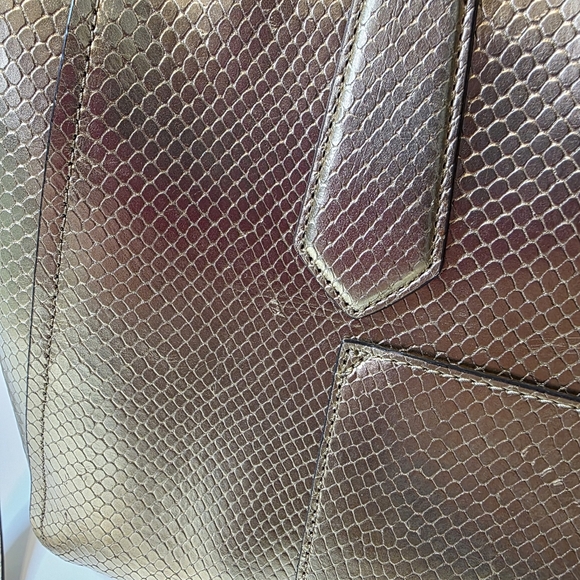 Michael Kors Hayes Pale Gold Large Leather Satchel - Picture 7 of 8